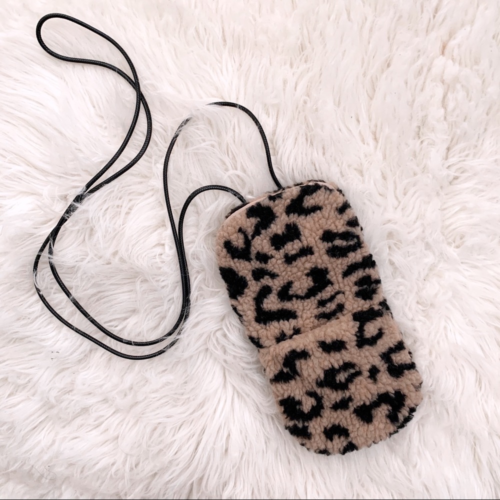 NWT Aerie Sherpa Leopard Tan Phone Purse